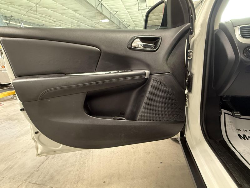 Used 2016 Dodge Journey SXTImage 23