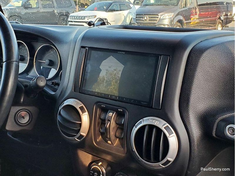 2015 Jeep Wrangler Sahara photo 13