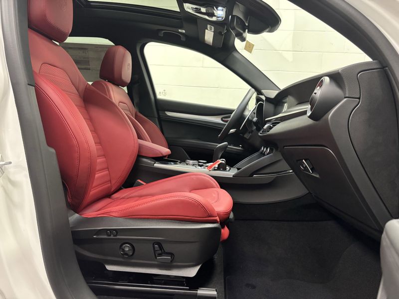 New 2025 Alfa Romeo Stelvio AwdImage 10