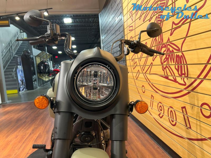 2025 Indian Motorcycle Springfield Dark Horse Image 3