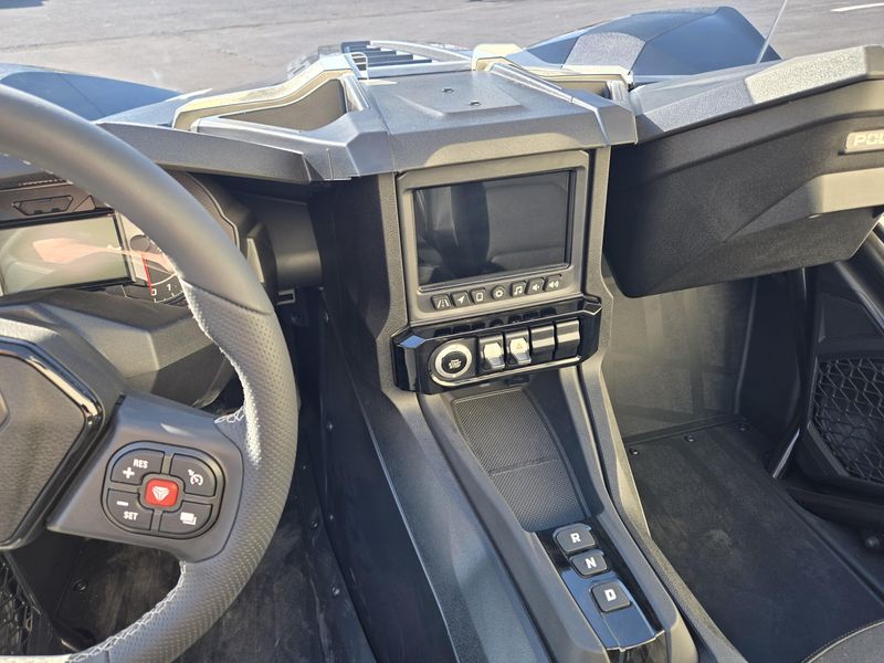 NEW 2025 POLARIS SLINGSHOT SLR AUTODRIVE Image 18