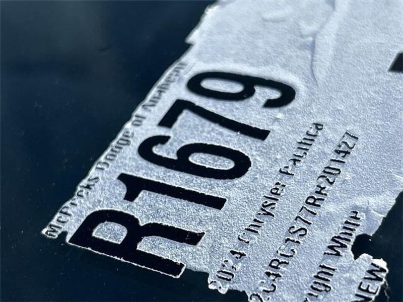 New 2024 Chrysler Pacifica Plug-in Hybrid SelectImage 24