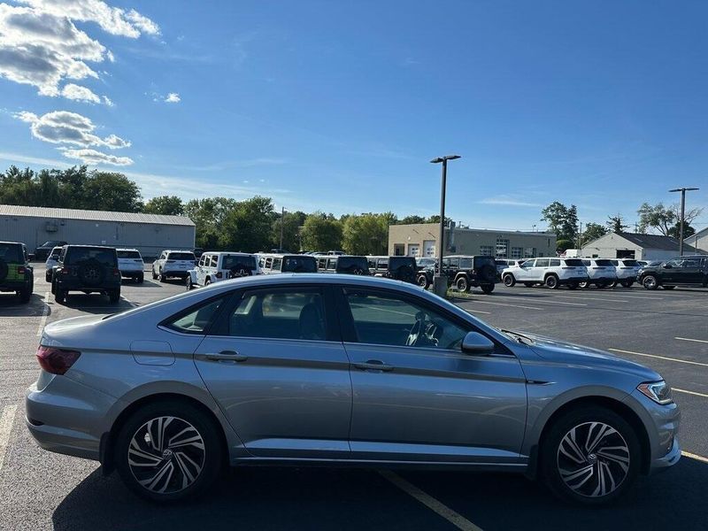 2021 Volkswagen Jetta SEL photo 4