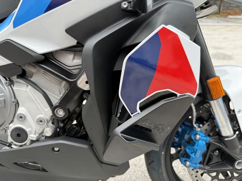 2025 BMW M 1000 XR 