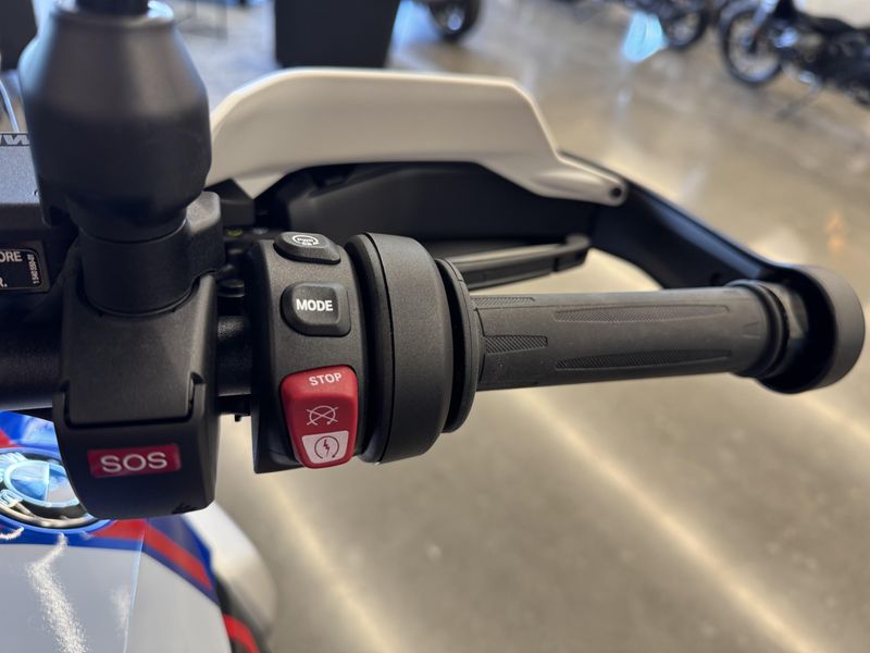 2025 BMW R 1300 GS - TROPHY - RACING BLUE METALLIC 