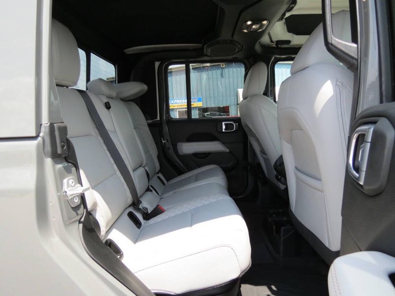 Used 2022 Jeep Gladiator High Altitude 4x4 4dr Crew Cab 5.0 ft. SBImage 26