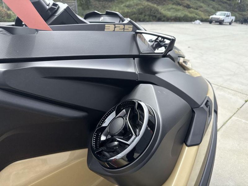 2025 Sea-Doo RXT-X 325 (SOUND SYSTEM) Image 15