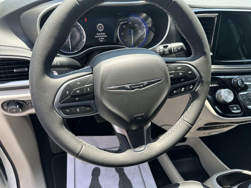 2022 Chrysler Pacifica Touring LImage 24