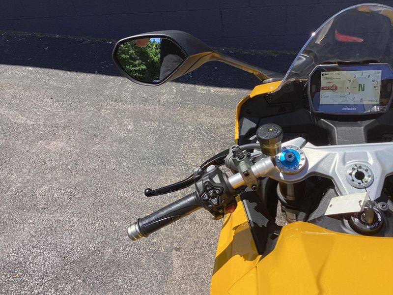 New 2027 Ducati PANIGALE V2S 