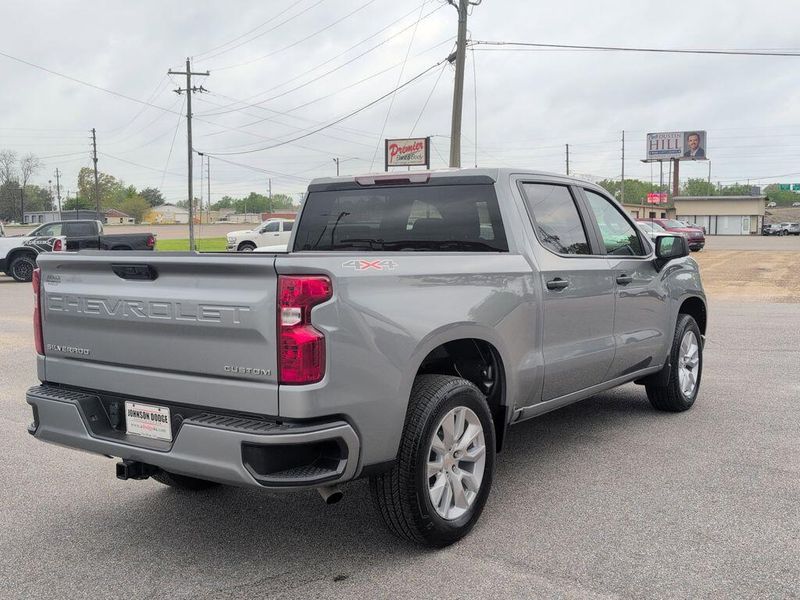 2024 Chevrolet Silverado CustomImage 7