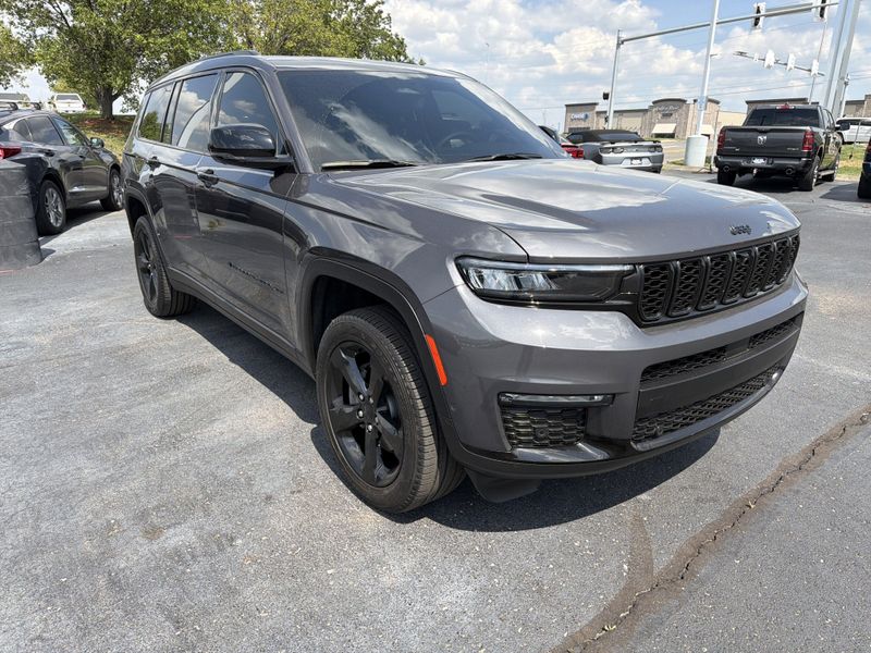 Used 2024 Jeep Grand Cherokee L LimitedImage 3