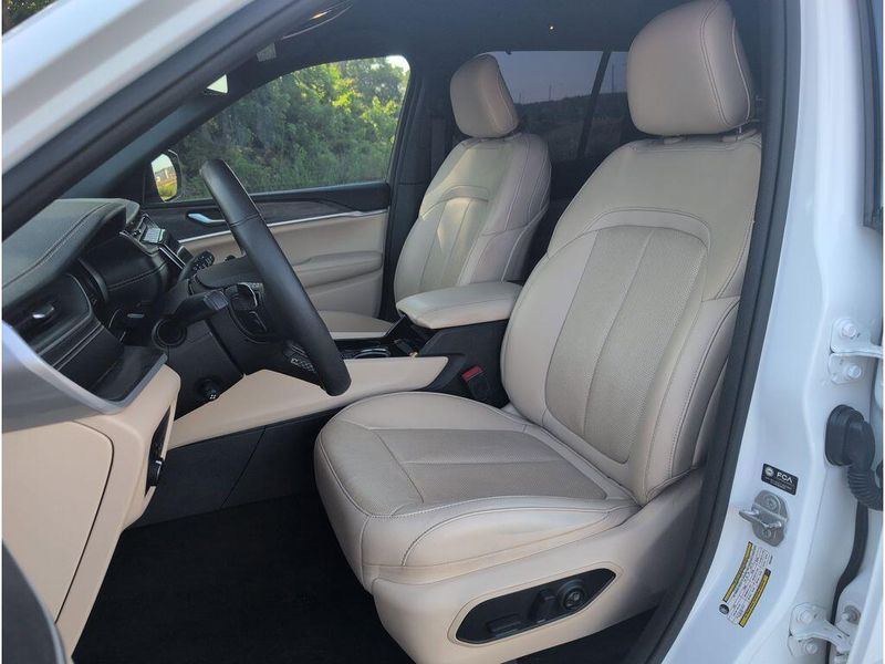 Used 2023 Jeep Grand Cherokee LimitedImage 10