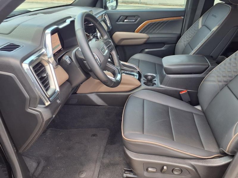 Used 2024 GMC Canyon DenaliImage 12