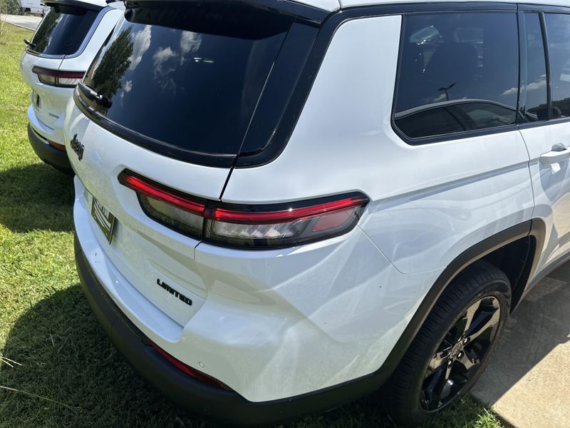 New 2025 Jeep Grand Cherokee L Limited 4x4Image 8
