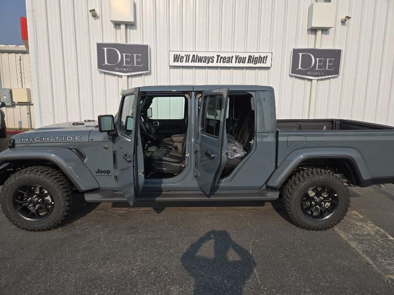 2025 Jeep Gladiator Sport photo 5