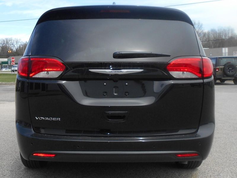 2025 Chrysler Voyager LxImage 34