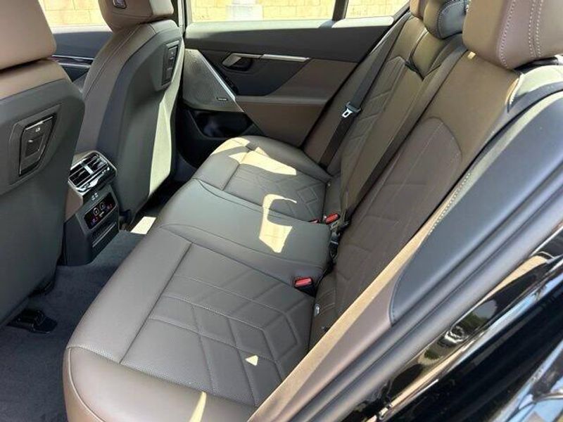 Used 2027 BMW i5 eDrive40Image 24