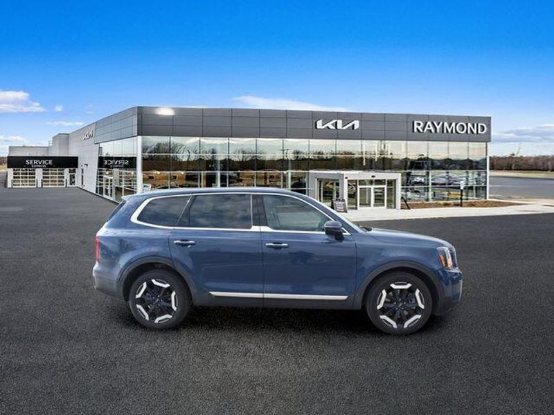 Used 2024 Kia Telluride SImage 2