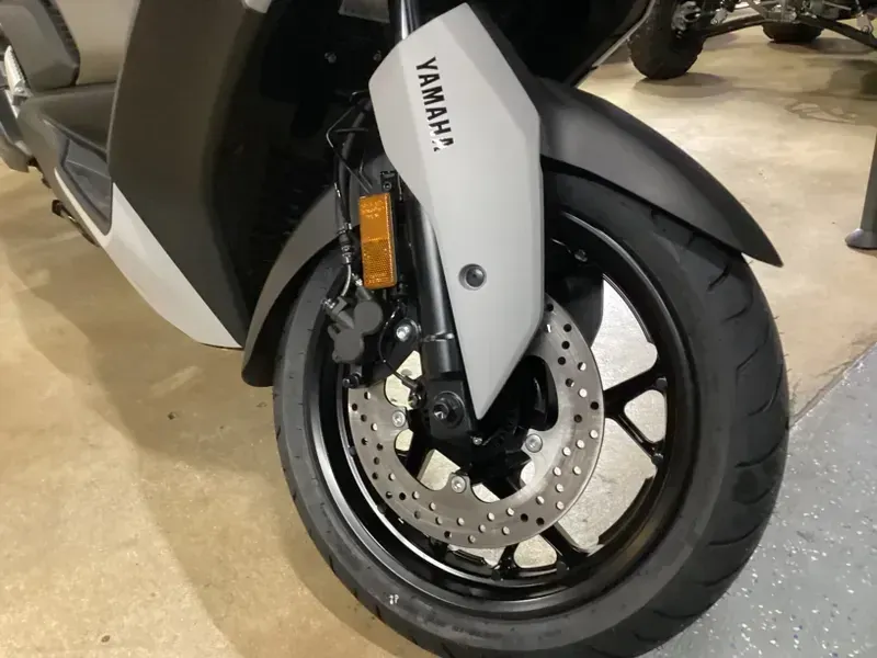 2024 Yamaha XMAX GRANITE GRAYImage 9