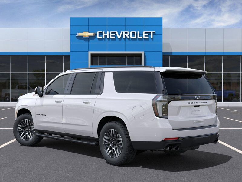 2025 Chevrolet Suburban Z71Image 3