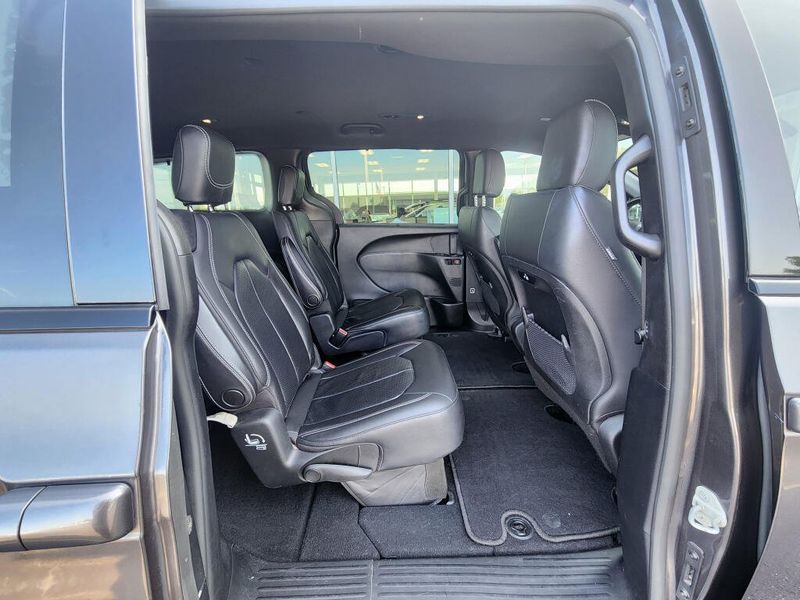 Used 2021 Chrysler Pacifica Touring L S