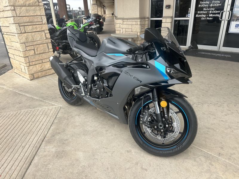 2025 Kawasaki NINJA ZX6R ABS METALLIC MATTE DARK GRAY AND EBONYImage 8