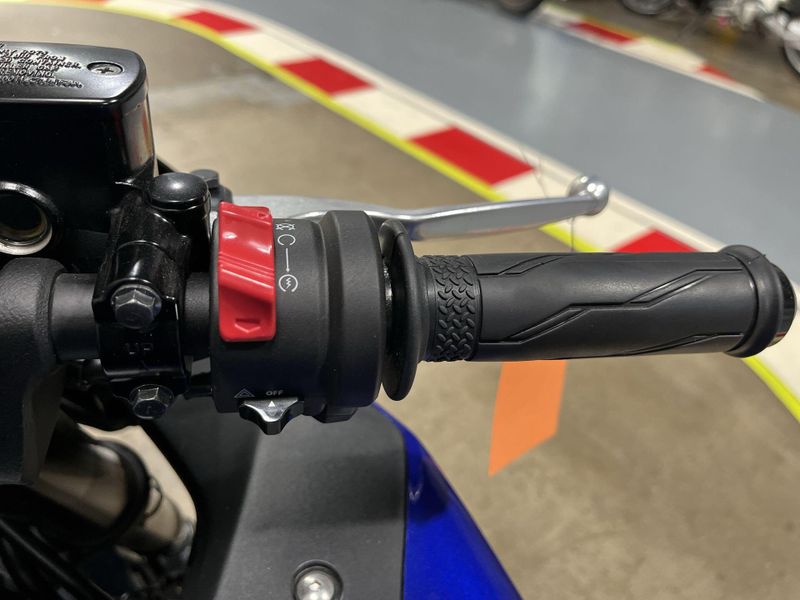 Used 2023 Yamaha YZF R3 Image 17