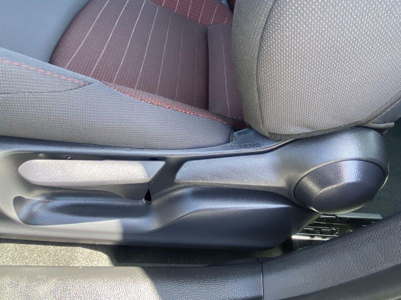 Used 2025 Toyota Corolla SEImage 18