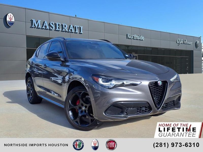 Used 2024 Alfa Romeo Stelvio TiImage 1