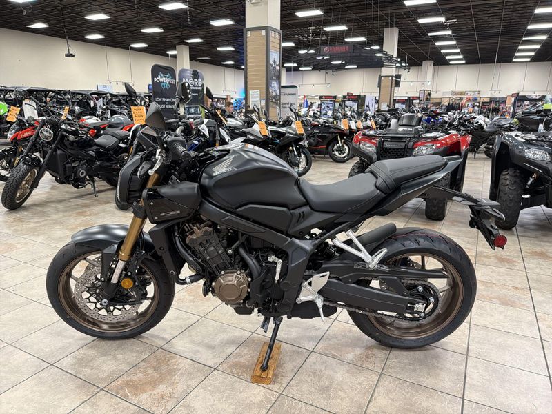 New 2026 Honda CB650R E-CLUTCH Image 14