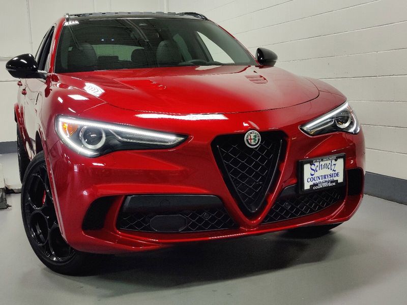 2023 Alfa Romeo Stelvio Quadrifoglio AWD w/SunroofImage 3