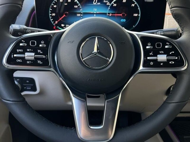 2023 Mercedes-Benz EQB 300Image 19