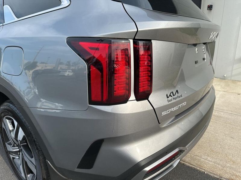 Used 2023 Kia Sorento Hybrid EXImage 9