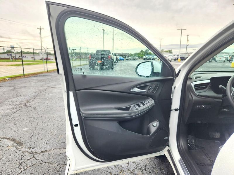 Used 2025 Buick Encore GX Avenir