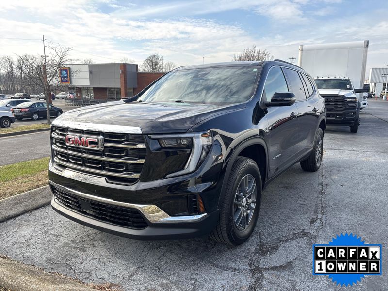 Used 2025 GMC Acadia FWD ElevationImage 1