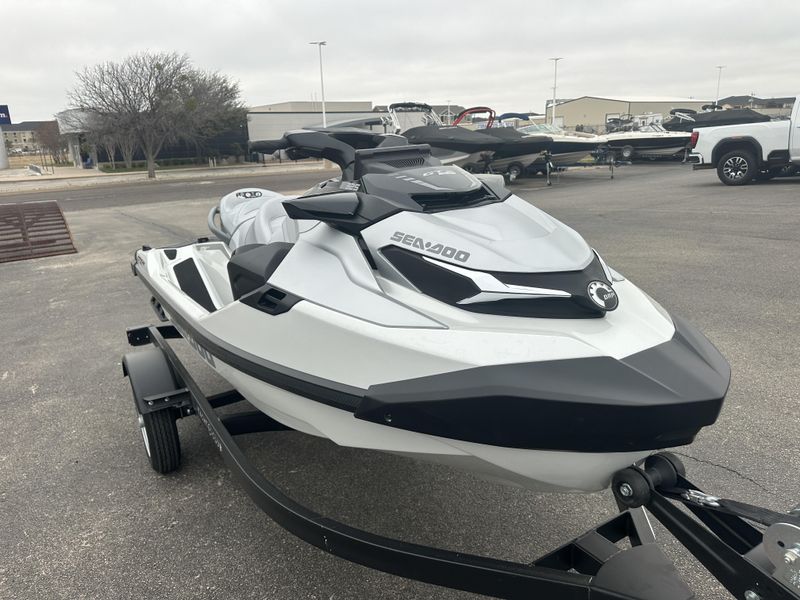 2025 SEADOO GTX LIMITED 325 WITH SOUND SYSTEM IDF WHITE PEARL Image 8