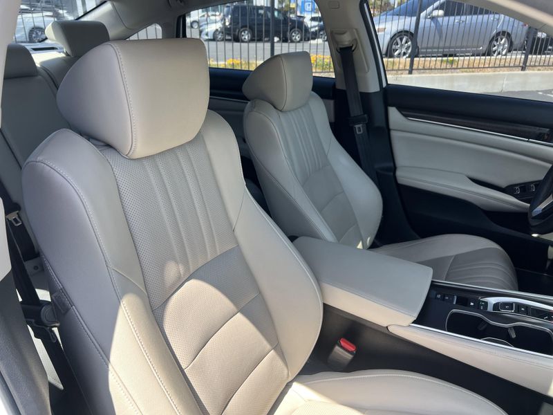 2019 Honda Accord Hybrid TouringImage 26