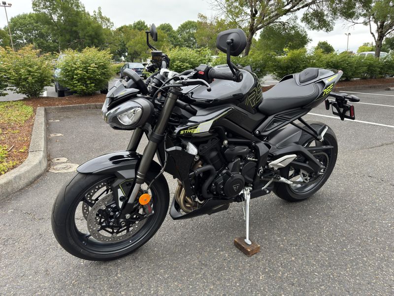 2025 Triumph Street Triple 765 RS - PHANTOM BLACK 
