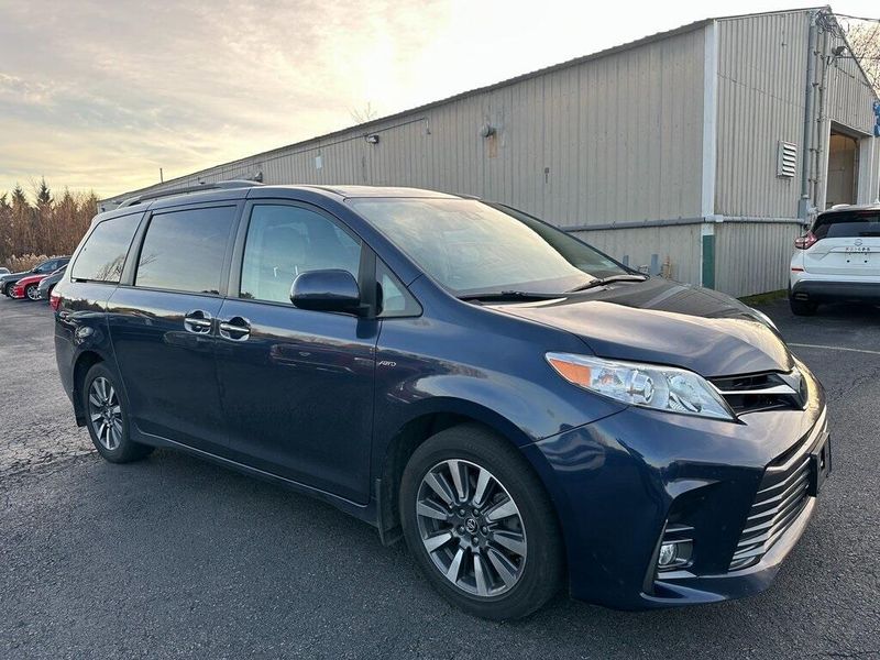 2019 Toyota Sienna XLE PremiumImage 1