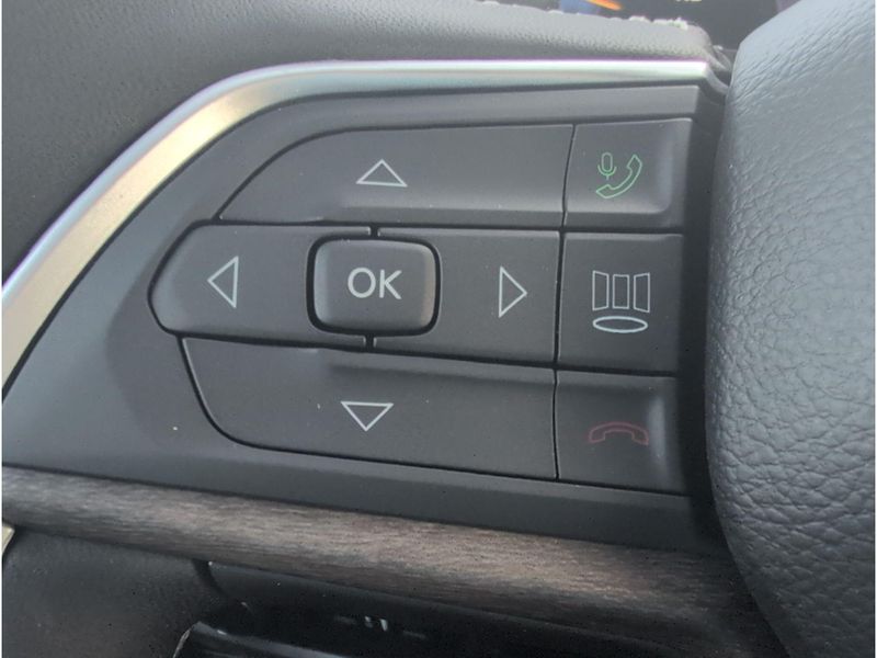 New 2027 Jeep Grand Cherokee Laredo AltitudeImage 23