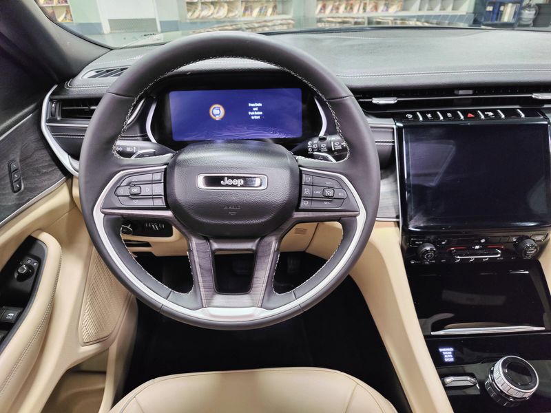 Used 2024 Jeep Grand Cherokee Limited Black 4X4 w/SunroofImage 20