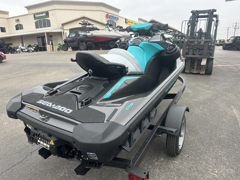 2025 SEADOO GTR 230 WITH SOUND SYSTEM ECLIPSE BLACK AND REEF BLUE Image 8