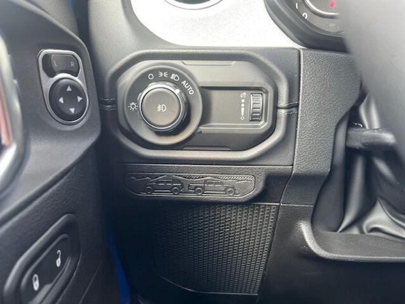 New 2025 Jeep Wrangler 4-door SaharaImage 20
