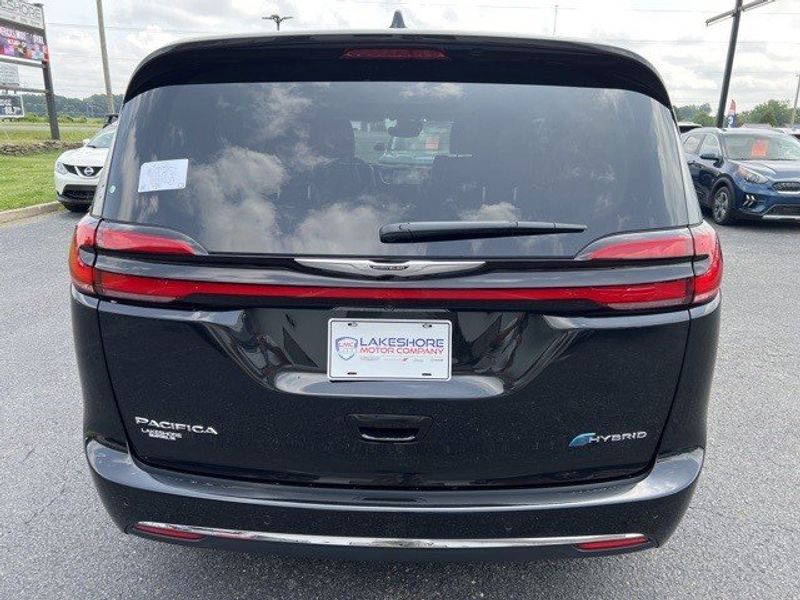 2023 Chrysler Pacifica Plug-in Hybrid LimitedImage 6