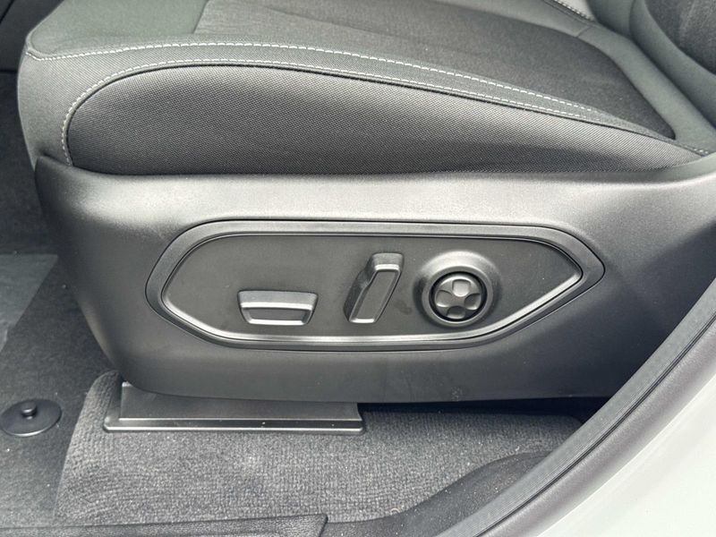 New 2026 Jeep Grand Cherokee L Laredo 4x2