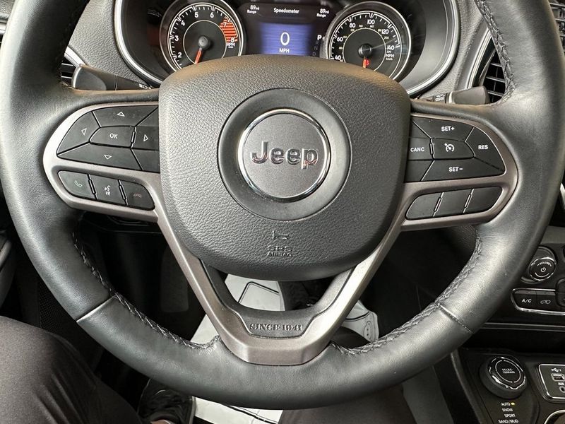2019 Jeep Cherokee LimitedImage 3