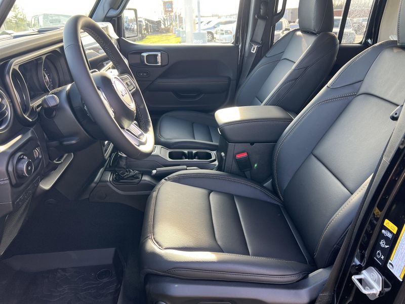 New 2026 Jeep Wrangler 4-door SaharaImage 17