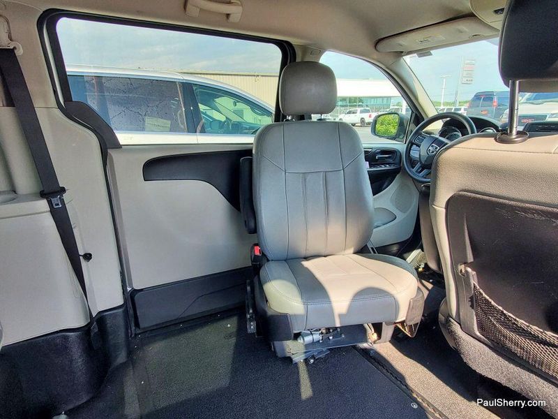 2012 Dodge Grand Caravan SXT photo 3