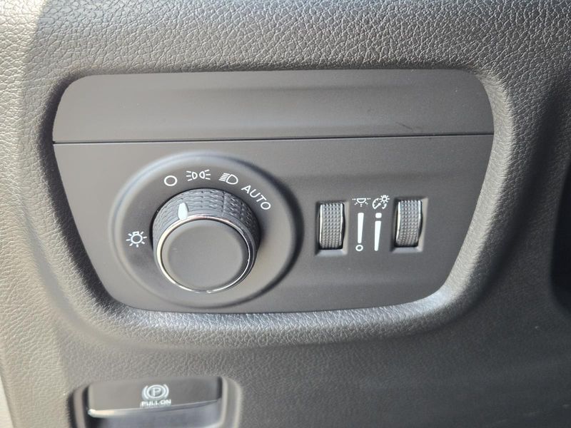 Used 2023 Jeep Grand Cherokee Altitude 4x4