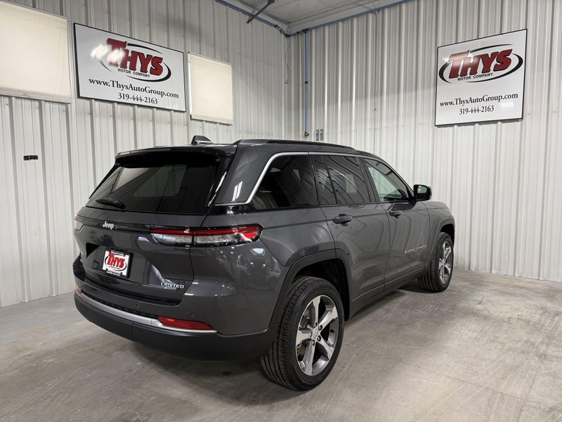 New 2026 Jeep Grand Cherokee Limited 4x4Image 3